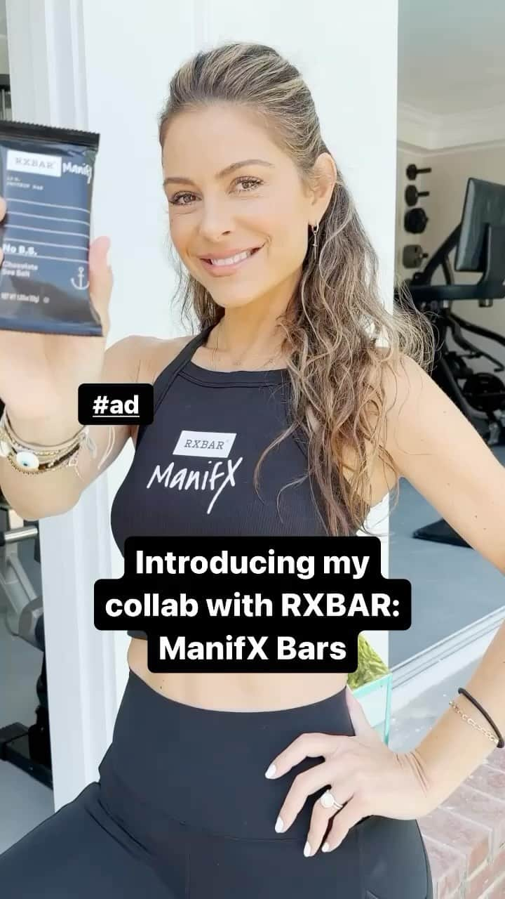 マリア・メノウノスのインスタグラム：「#ad Excited to collab with @rxbar to turn manifesting into ManifX’ing – the power of belief combined with the work to make it real. The ManifX bar is your tool - write, believe, achieve to make anything possible. For rules and a chance to get your ManifX Bars, visit RXBARManifX.com. No purch. nec. Ends 9/21/23 11:59PMET」