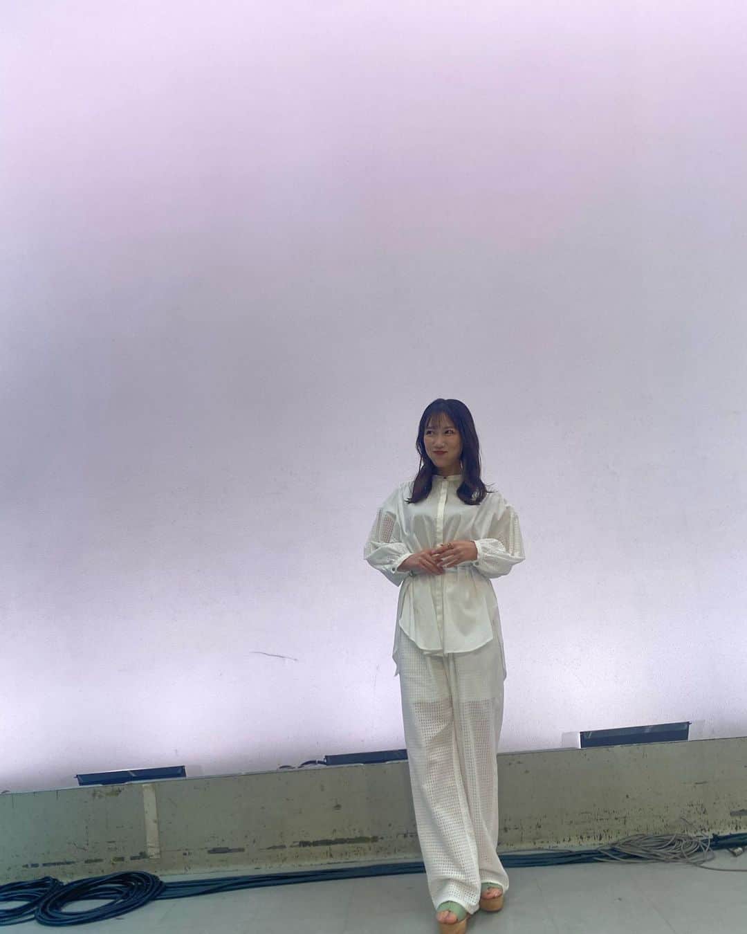 のインスタグラム：「All White🤍🤍🤍  #🤍」