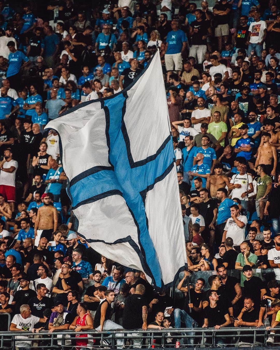 SSCナポリさんのインスタグラム写真 - (SSCナポリInstagram)「👕 Dodicesimo Uomo   💙 #ForzaNapoiiSempre」9月6日 22時00分 - officialsscnapoli