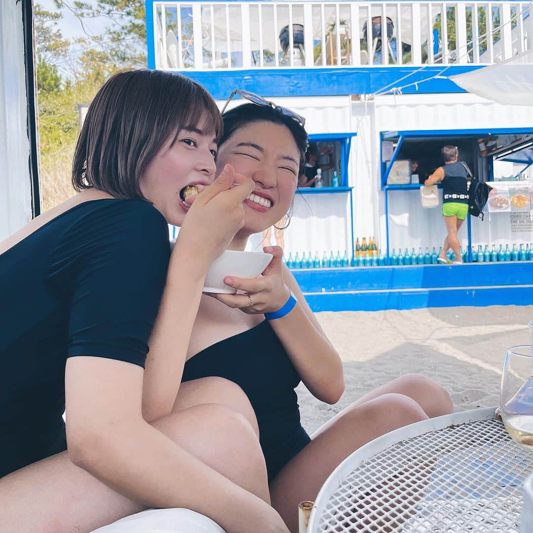 えなちぃのインスタグラム：「友達った最高🥺💕 海楽しすぎたなー🏖️」
