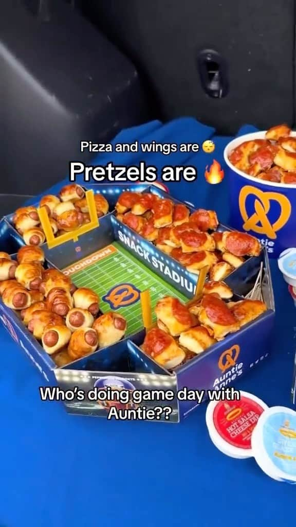 アンティ・アンズのインスタグラム：「Let pretzels be the VIP of your tailgate this year 🏟️🏈」