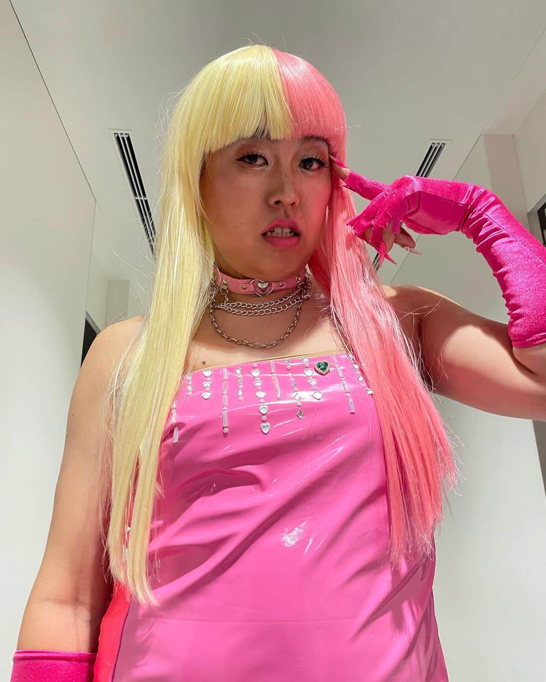 かみちぃさんのインスタグラム写真 - (かみちぃInstagram)「有吉の壁ブレイクアーティストに出させて頂きました！！ アネッキーヒマーズでした！！ こんな格好なかなかしないのでたくさん撮っておきました！！  #有吉の壁 #アネッキーヒマーズ #ブレイクアーティスト #付け爪すぐとれる #ムリスンナ」9月6日 22時05分 - kamichii_gerrardon