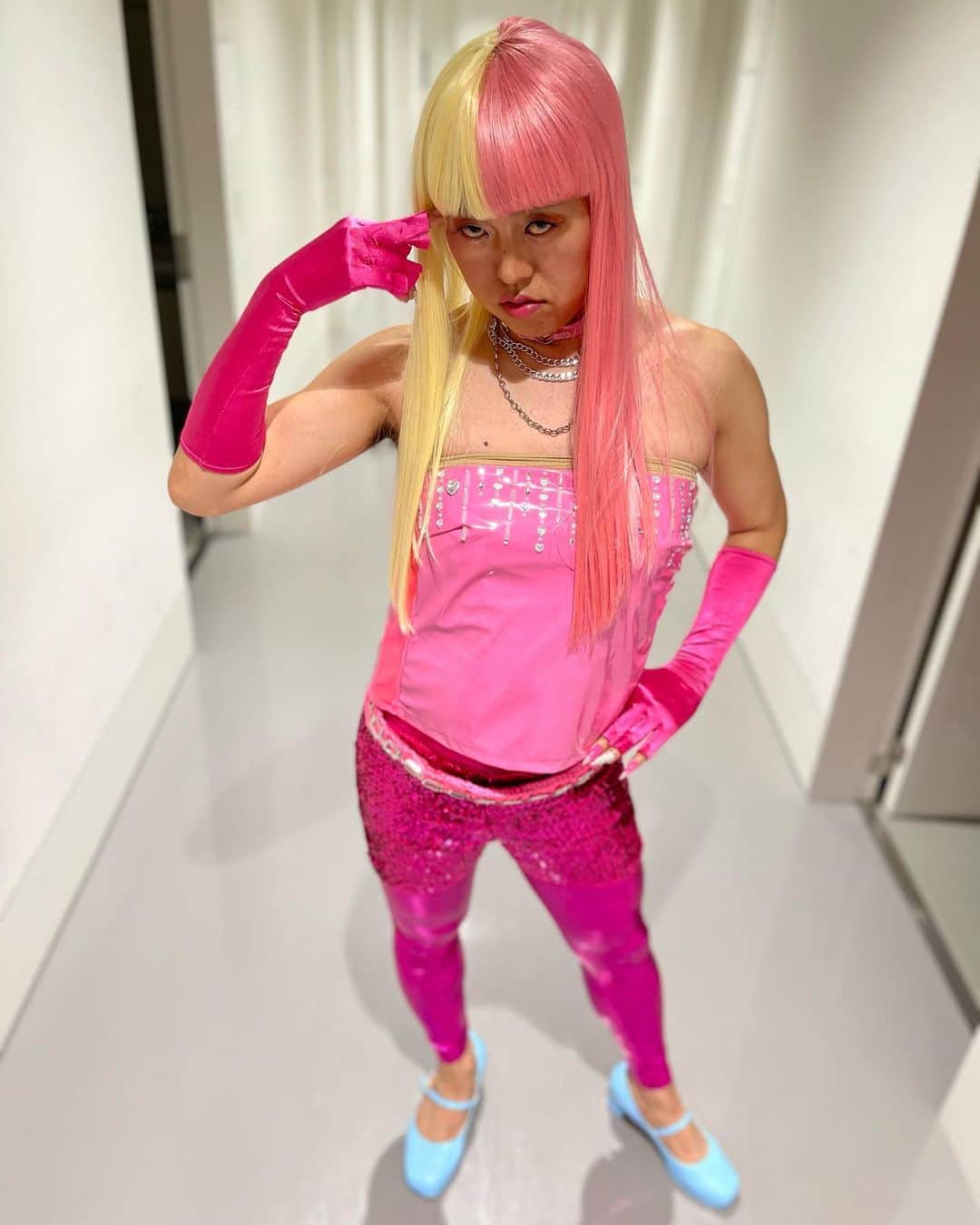 かみちぃさんのインスタグラム写真 - (かみちぃInstagram)「有吉の壁ブレイクアーティストに出させて頂きました！！ アネッキーヒマーズでした！！ こんな格好なかなかしないのでたくさん撮っておきました！！  #有吉の壁 #アネッキーヒマーズ #ブレイクアーティスト #付け爪すぐとれる #ムリスンナ」9月6日 22時05分 - kamichii_gerrardon