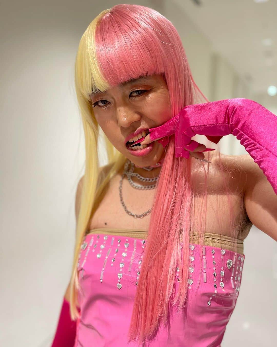 かみちぃさんのインスタグラム写真 - (かみちぃInstagram)「有吉の壁ブレイクアーティストに出させて頂きました！！ アネッキーヒマーズでした！！ こんな格好なかなかしないのでたくさん撮っておきました！！  #有吉の壁 #アネッキーヒマーズ #ブレイクアーティスト #付け爪すぐとれる #ムリスンナ」9月6日 22時05分 - kamichii_gerrardon