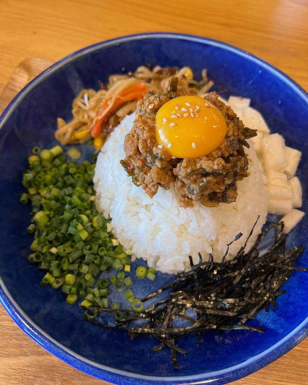 石井亜美さんのインスタグラム写真 - (石井亜美Instagram)「🌏  この夏の美幌旅〜！！  地球の生まれたての姿って こんな感じだったんじゃないかなぁ… と感じる美幌峠からの景色。圧巻です。  道の駅はご飯も美味しい😋   Thank you @takimasan✨✨ (道東で自然を体験したい方！ ツアーは @peacankikaku がおすすめ☺️)  @bihoro_touge  #bihoro #美幌 #美幌町 #美幌峠 #オホーツク #北海道旅行」9月6日 22時11分 - ami_ishii_