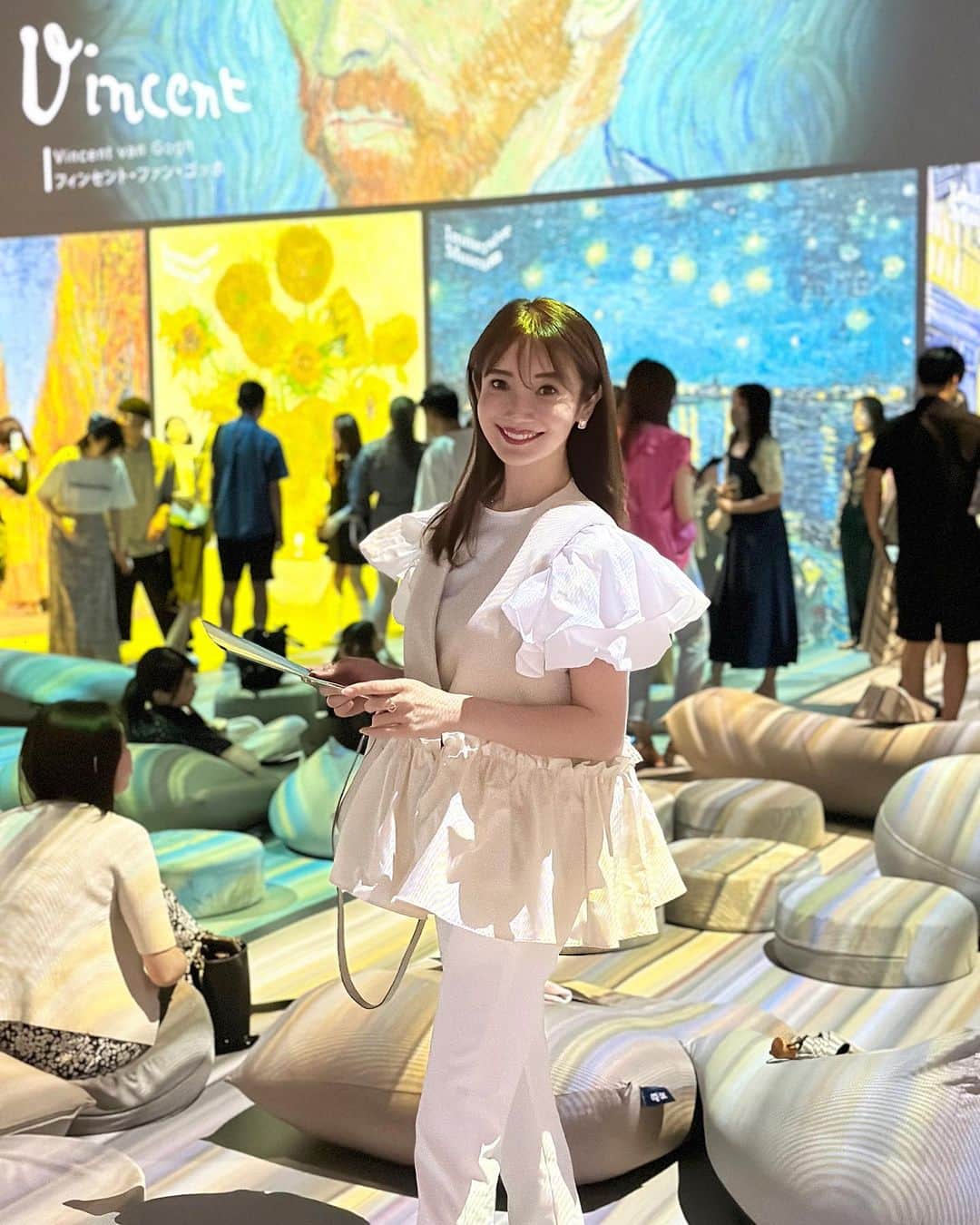 吉田美紀さんのインスタグラム写真 - (吉田美紀Instagram)「・ ・  “鑑賞する絵画から、体感する絵画へ” 🖼️  Immersive Museum TOKYOに行ってきました。  明るい気分になりたくて そういう時には明るいトーンの服を着るに限ります🤍  ジレは明日発売の新作  @lialapg   #coordinate #outfit #ootd #look #style #fashion #wardrobe #instagood #instafashion #コーディネート #ファッション #ママコーデ #ママコーディネート #ママファッション」9月6日 22時15分 - miki__yoshida