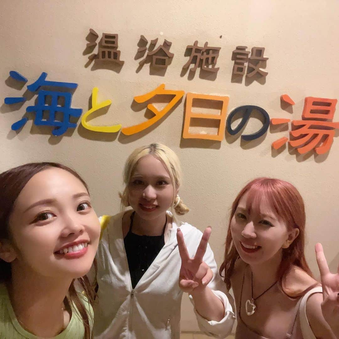 恵梨華さんのインスタグラム写真 - (恵梨華Instagram)「来年も絶対あそぼや🩷💛🩵」9月6日 22時21分 - eribooon18