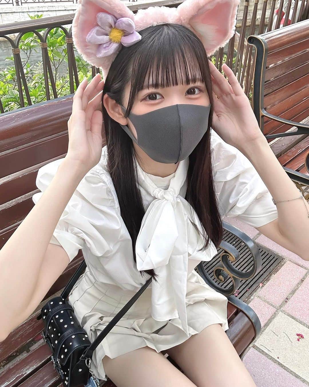 のインスタグラム：「2枚目画質わるすぎない？？👼🏻 ❤️‍🔥🍒 10月22日（日）東京国際フォーラムホールCにて、所属してるアイドルグループ『SweetAlley』の4thワンマンライブがあります！！🍒❤️‍🔥  チケットはプロフィールのリンクの1番上からゲットできます🎟 普段のライブで手売り販売もしてます🪄  📍 会場：東京国際フォーラム ホールC ⏱ 開場16:00／開演17:00 👛 料金：VIPチケット40,000円／Sチケット4,000円／Aチケット1,000円／手売りチケット1,000円（各D代別） 🚶🏻 入場順：①VIPチケット（当日抽選）→②Sチケット（整理番号順）→③Aチケット（整理番号順）→④手売りBチケット（整理番号順）  👑VIPチケット特典 最優先入場／VIP専用エリア／ワンマンTシャツ／バックヤード見学／リハーサル見学／サイン入りVIPパス／ファストパスチェキ券  🏅Sチケット特典 優先入場（一般エリア）／ワンマンTシャツ  ライブ後は特典会(チェキ会)があります📸！ トーク落書き有 ￥2000 トーク落書き無 ￥1000 🎁初めましての方はトーク落書き有チェキ1枚無料🎁(10/22以外🙏🏻)  その他ワンマン詳細はチケットと同じくプロフィールのリンクの1番上から見られます🧏🏻‍♀️ 通常ライブはプロフィールの「会えちゃう」やTwitterから予定チェックできます🫧  10月22日全力で楽しませるのでこの日は一緒に過ごさせてください🥺！インスタのみんなにも会えますように💭♡  ライブのことで分からないことあったら気軽にDMしてね🫶🏻既読つけられないけど全部読んでます💌」
