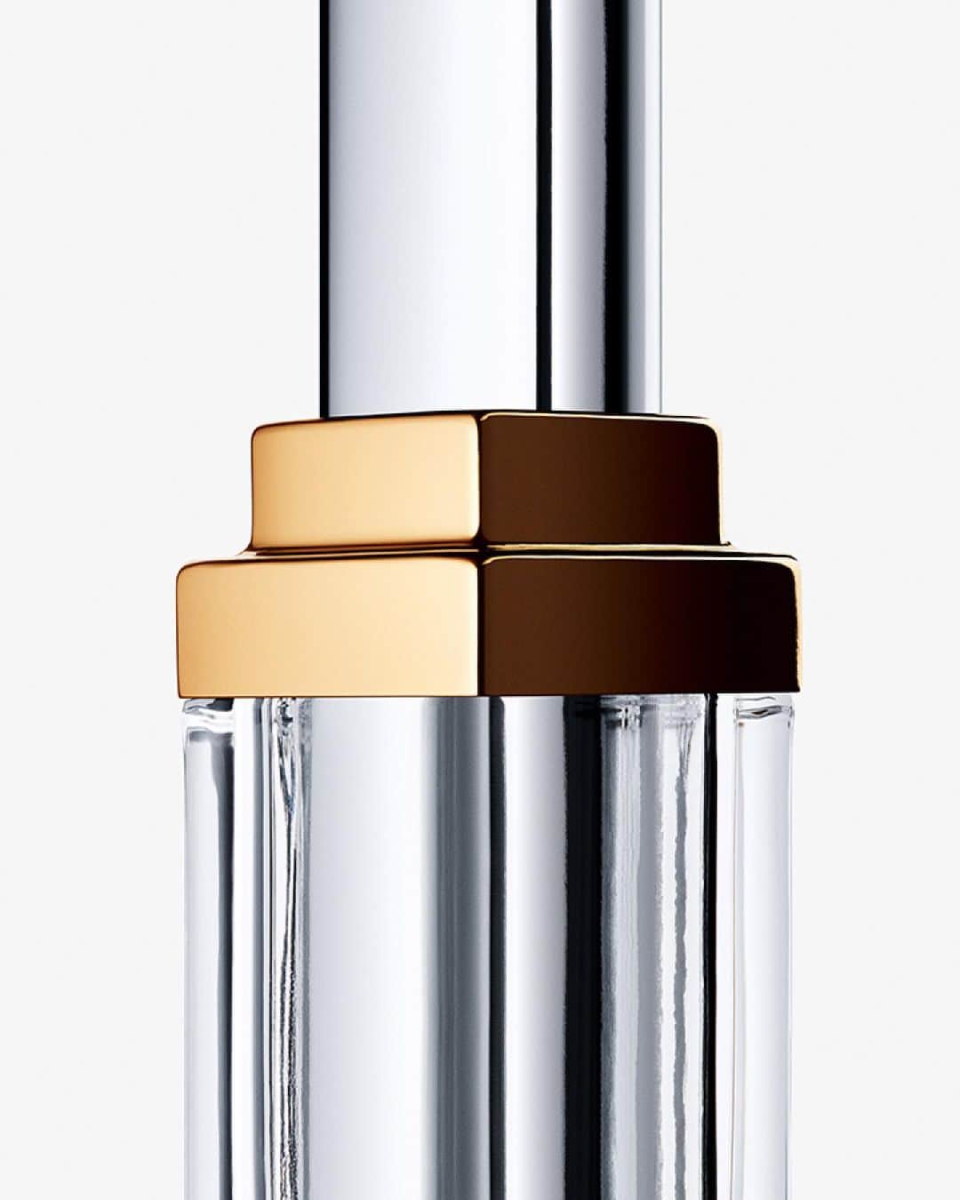 のインスタグラム：「New 31 LE ROUGE. The House's most exclusive lipstick, inspired by a legendary address: 31 rue Cambon, the birthplace of CHANEL creation. 12 intense, long-lasting shades, as well as skincare benefits for firmer, smoother, better moisturized lips.   Models are wearing the shades: Rouge Tailleur Rouge Flou   #31LeRouge #CHANELMakeup」