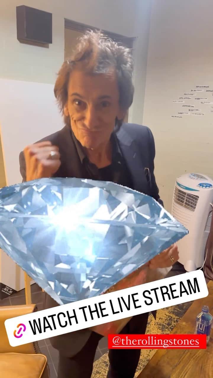 ロン・ウッドのインスタグラム：「Watch the live stream now! Link in stories💥💎👀 @therollingstones」