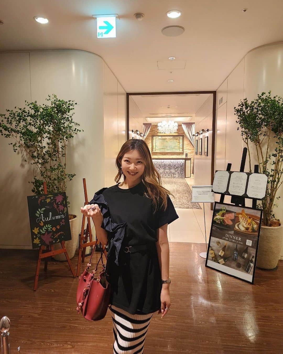 黒田絢子さんのインスタグラム写真 - (黒田絢子Instagram)「nhh〜〜〜🖤♪♪  #ファッション  #コーデ  #ootd #ナルシス #dinner」9月6日 22時24分 - ayakokuroda_official