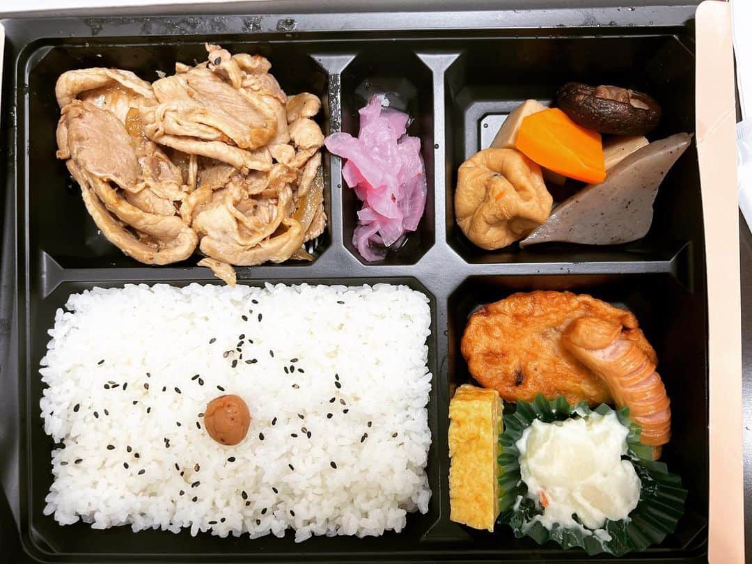 バカリズムのインスタグラム：「バズリズム飯」