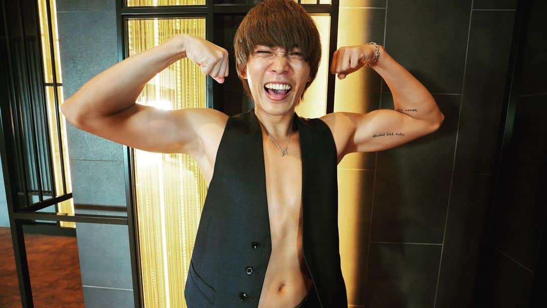 けすさんのインスタグラム写真 - (けすInstagram)「9/8(金) 大阪でホストします 関西でイベントがしたかったのでワクワクが止まりません  あと、改名して「マッシュ沼祐」から「マッチョ沼祐」になりました(命名:辛美)  対戦相手は失恋をしたばかりで辛い辛いと嘆いているようですが、勝負は勝負 徹底的に叩き潰しにいきます @mori_evisjap   何はともあれ、9/8大阪でみんなと会えるのをめちゃくちゃ楽しみにしてます もちろん記憶が飛ぶまで酒を浴び続ける予定なので、泥酔したマッチョ沼祐が見たい人は是非遊びに来てね🦾  CLUB ATOM-ROYAL- (大阪府大阪市中央区東心斎橋２丁目７−３ ＫＢ会館 3F)  ※当日は混雑する可能性があるため、事前にご予約をよろしくお願いします。  @royal_09_01」9月6日 22時30分 - kes_evisjap