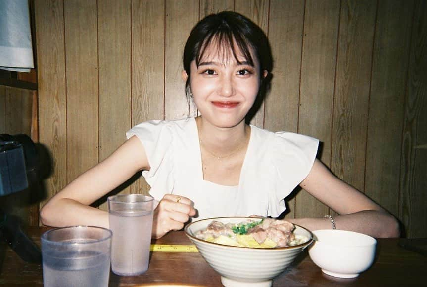 藤江萌さんのインスタグラム写真 - (藤江萌Instagram)「写ルンです③📸   @redyazel さんのインスタライブ見てくださった皆さん ありがとうございました！！  アーカイブもありますので、 ぜひレディアゼルさんのアカウントで チェックしてみてください🫶  秋服どれも可愛かった、、♡  #沖縄 #沖縄旅行 #沖縄そば #沖縄グルメ #沖縄料理 #沖縄カフェ #アメリカンビレッジ #国際通り #ユニクロ #ユニクロ購入品 #ユニクロコーデ #沖縄そば #写ルンです #カメラ #藤江萌 #okinawa #okinawanfoodlab #okinawatrip #japanesegirl #film  #filmphotography #filmcamera #uniqlo #redyazel」9月6日 22時31分 - fujie_moe_official