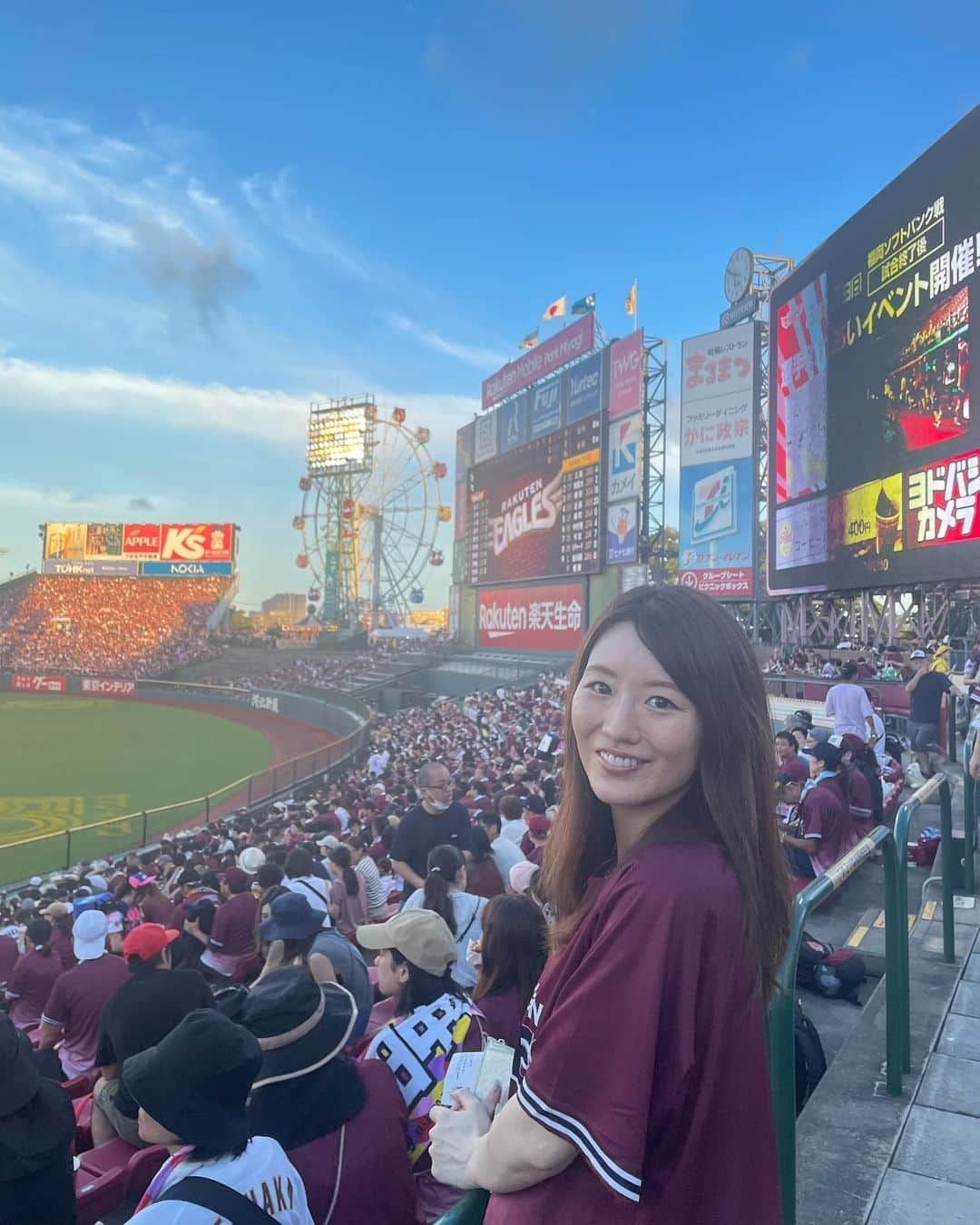 にゃんさんゴルフさんのインスタグラム写真 - (にゃんさんゴルフInstagram)「久々に仙台⚾️！久々の外野席！ 前回行ったときは球場の名前 コボスタだったような🤣🤣  ユニフォーム貰える日だったー！ Mサイズにしたよ🙆‍♀️ 先発マー君！  水素水も飲んだ🙆‍♀️  #野球観戦#スポーツ観戦#楽天#楽天イーグルス  #楽天生命パーク宮城#仙台#仙台旅行 #オードヴィー#水素水#美活習慣#ハイブリットウォーター #baseball#sendai#trip」9月6日 22時31分 - miiiii0228