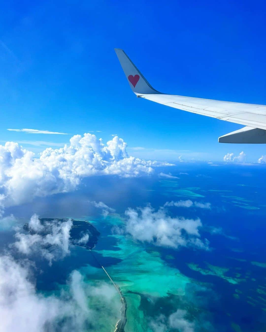 草野春香さんのインスタグラム写真 - (草野春香Instagram)「.🌍🕊🌤✈️🌈  𝘔𝘔𝘠→𝘍𝘜𝘒 今回も飛行機からの景色を ずっと眺めてた🫶🏾💞  #sky #skylovers」9月6日 22時35分 - _haruka030_