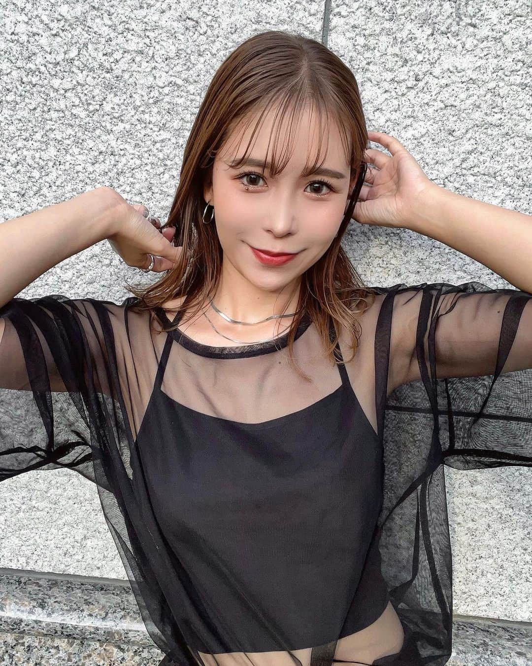 岩下えみのインスタグラム：「⁡ ⁡ 今月も宇都宮さんに カラーしてもらったよぉ🥰♥︎ ちょっと明るめベージュに してもらった〜♩( ᐛ) ⁡ えみの好きな透明感のある すけすけカラーで かわいいー🤍𖧷 ⁡ いつもありがとうございます🌼🫶🏽 ⁡ 可愛い可愛いみこたんに 妹が出来てたぁぁあ♥︎♥︎♥︎ ２人にいっぱい 癒してもらったよ🐶♥️ ⁡ ⁡ @box_mico._  @hiroki_boxmico._  ⁡ ⁡ ‥‥‥‥‥‥‥‥‥‥‥‥‥‥‥‥‥ ✔︎Box mico.【ボックスミコ】 ⁡ 〠大阪府大阪市西区南堀江１-8-5 林ビル ⌚︎ 11:00～ 22:00（カット最終受付21:00） （カットカラー最終受付20:00）（ブリーチ最終受付19:00） ⁡ ⁡ #似合わせカラー#Noブリーチ #newcolor#カラーチェンジ#四ツ橋サロン#boxmico#ヘアカラー#透明感カラー#ボブ#大阪サロン#心斎橋サロン」