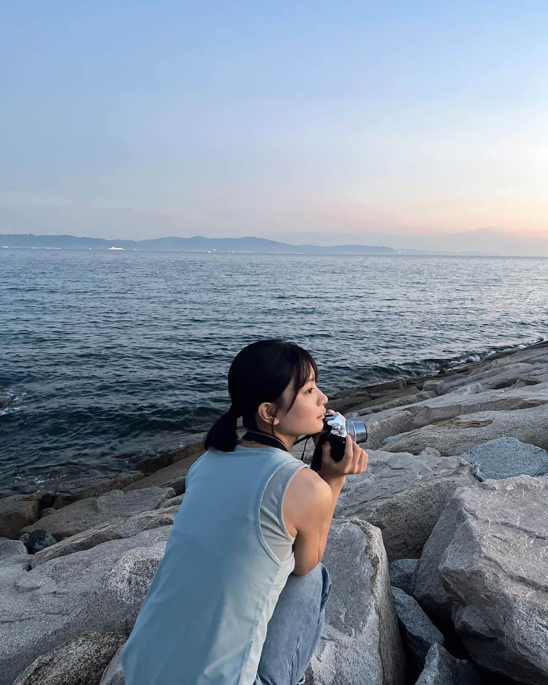 日高里緒さんのインスタグラム写真 - (日高里緒Instagram)「カメラマンhidaka rio です📷  ブレっブレの写真しか撮れんかった。笑 難しいけど楽しい✌︎✌︎  #カメラ女子#海」9月6日 22時41分 - rio_hidaka