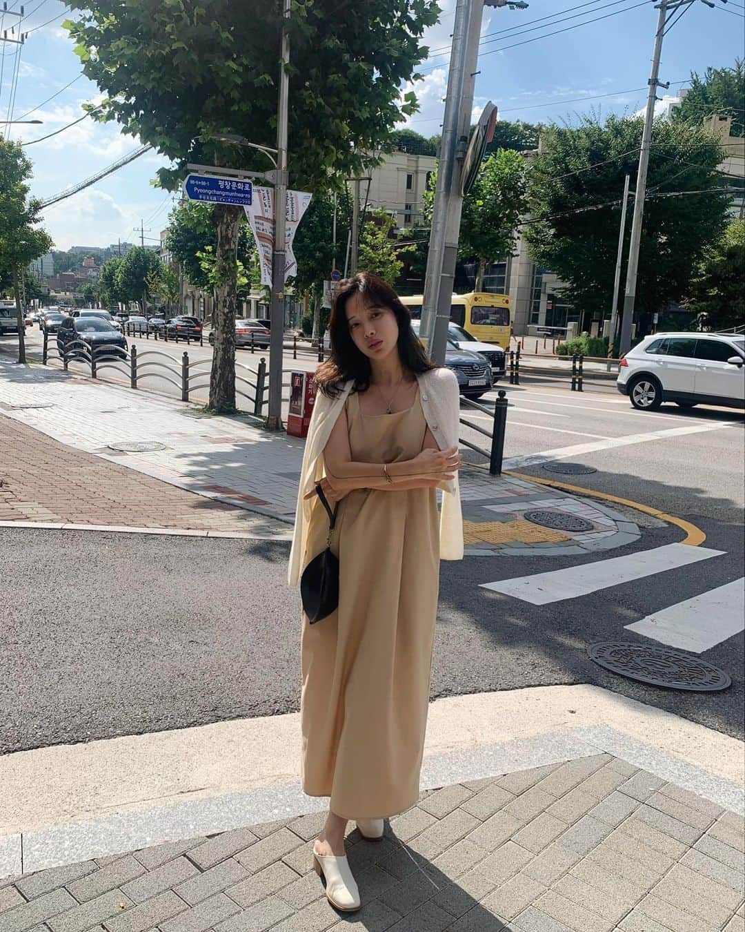 nanaのインスタグラム：「하루에 모두 일어난일🫥 미술관-학교-취재.  이런 느낌」
