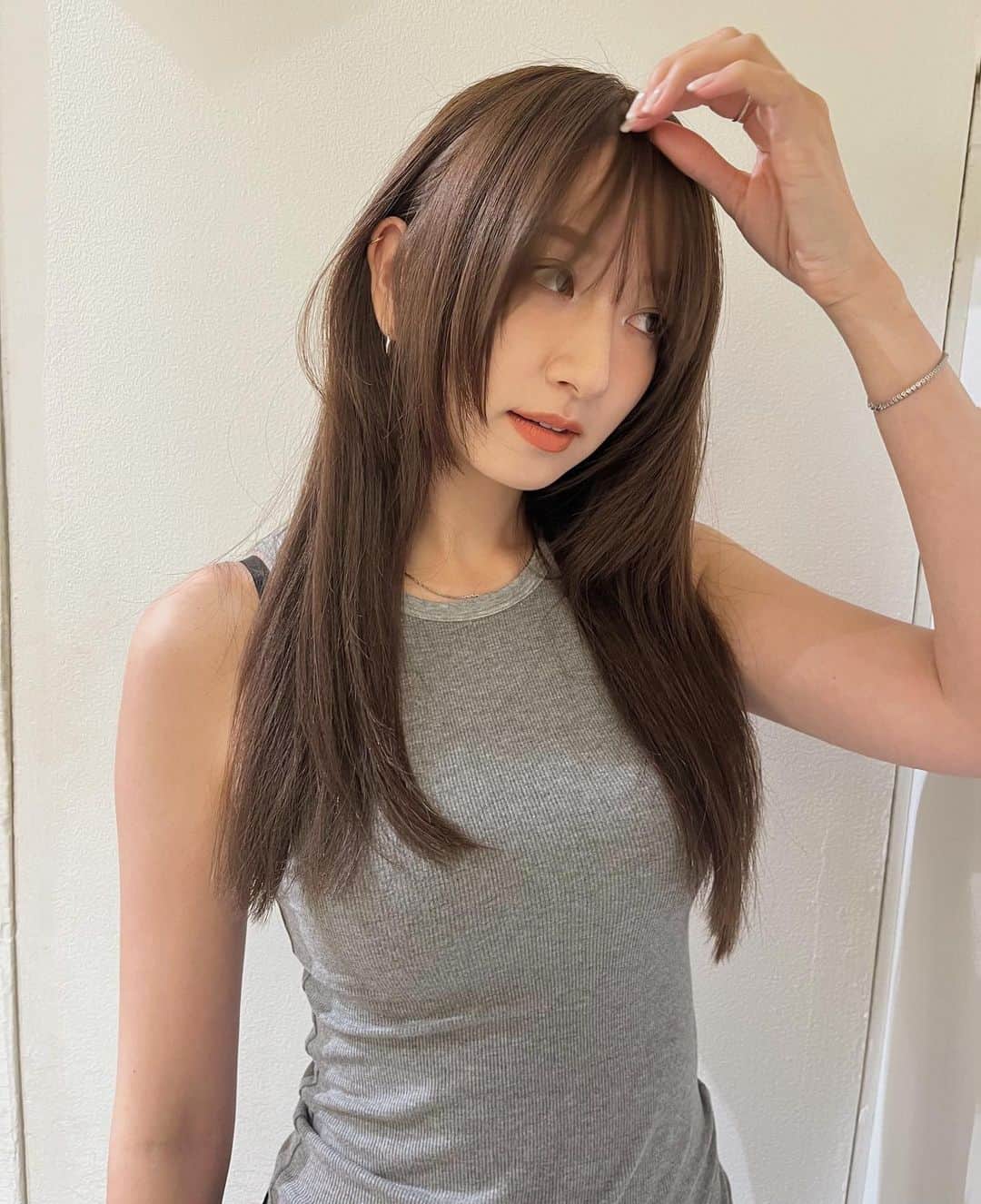 金田和樹のインスタグラム：「毛先ぷつっと顔まわりレイヤー♡ カラーは明るめマロンベージュ♡」