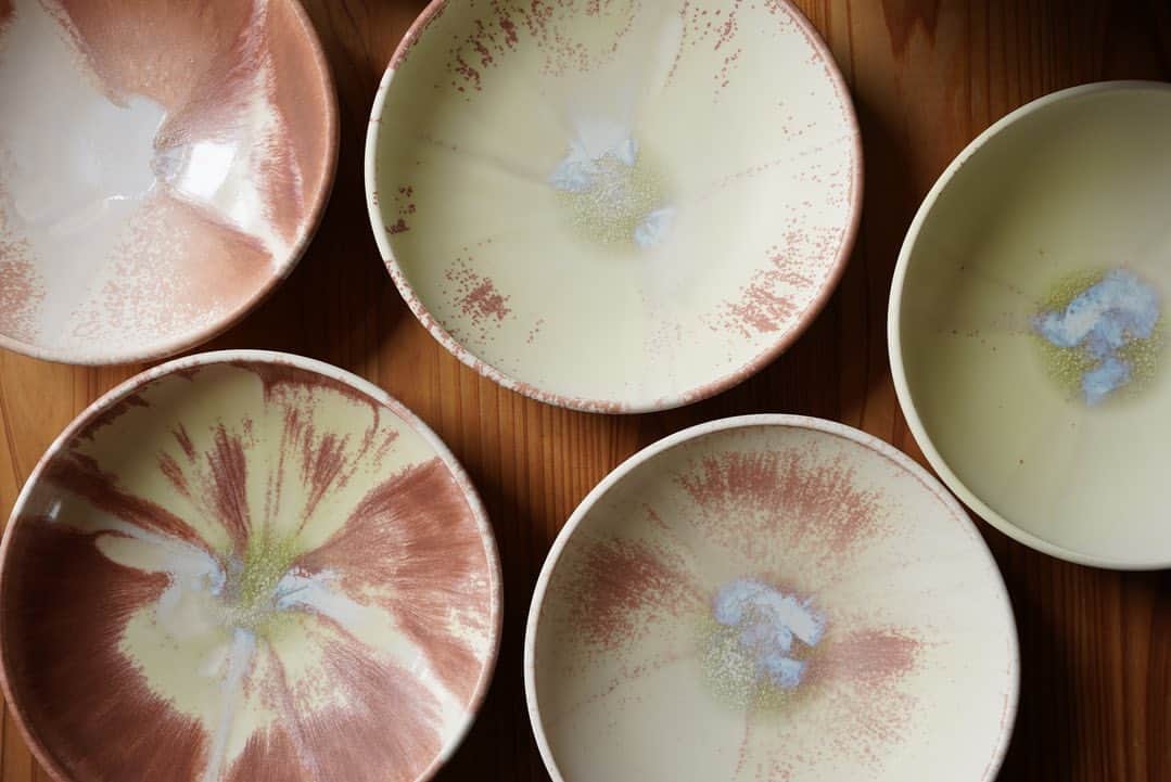 岩崎龍二のインスタグラム：「#煌赫+ . #無花果灰 . #7寸丸鉢 #器 #陶器  #岩崎龍二  #工芸 #陶瓷 #도예 #potter  #pottery #potterie #Poterie #porcelain #ceramic #ceramica #keramik #ryujiiwasaki #glazed #design」