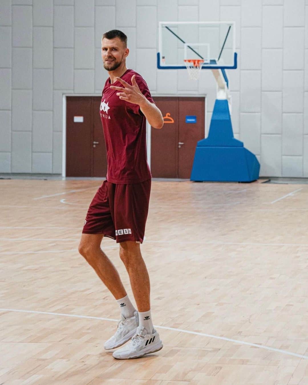ボストン・セルティックスのインスタグラム：「Can’t wait to see this guy in green ☘️  (📸 @kporzee)」