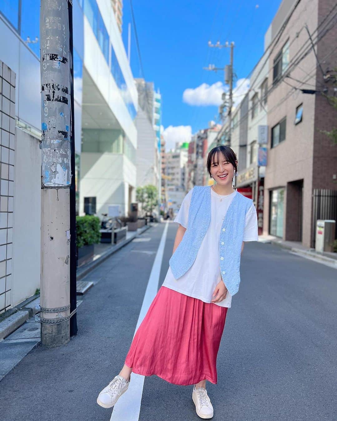 のインスタグラム：「空の青と雲の白のコントラストが すきだった日。」