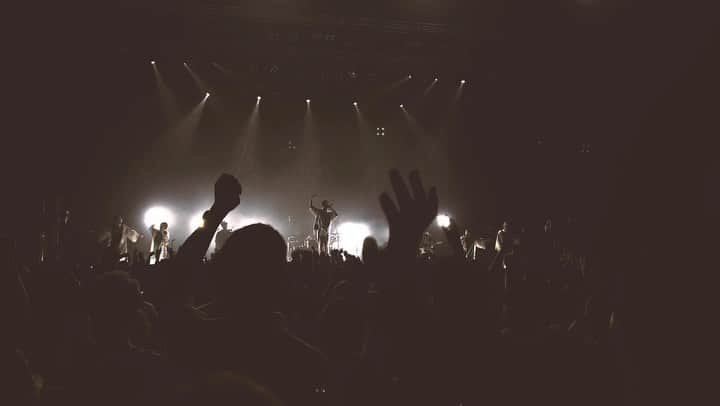 のインスタグラム：「もうすぐ🔥  @noisemaker_official   NOISEMAKER ROAD TO 20th ANNIVERSARY ZEPP TOUR  「NO WONDER」 のライブ映像公開！  TOUR FINAL 9.17 (SUN) Zepp Sapporo  ▼チケット一般発売中！ https://noise-maker.net/news/874c8da2-6887-4725-885c-a4c0b4a76cc7  ▼オフィシャルグッズ発売中！ https://noisemaker.base.shop/  #NOISEMAKER」