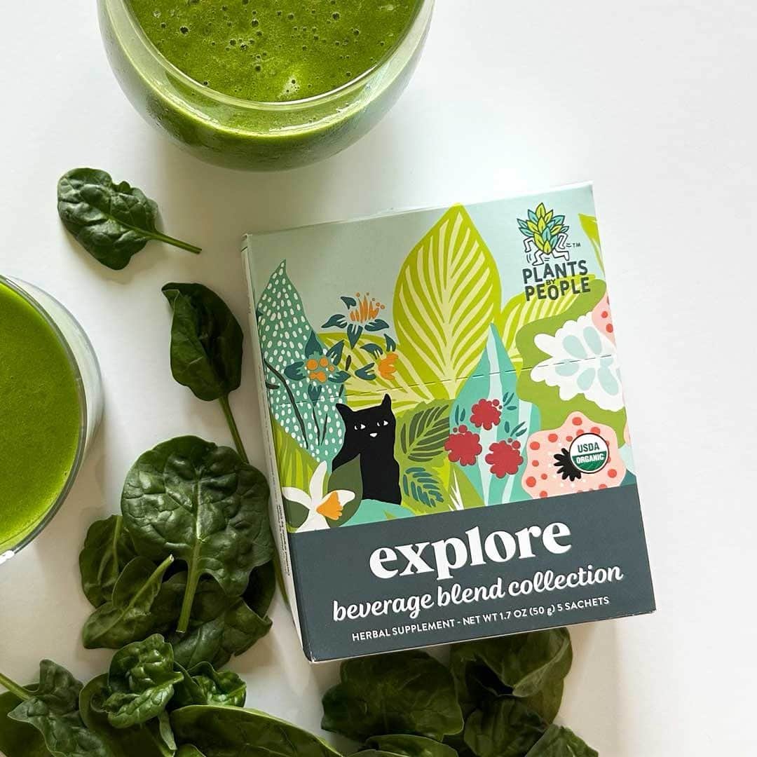 Simple Green Smoothiesさんのインスタグラム写真 - (Simple Green SmoothiesInstagram)「Enter the #plantpower giveaway to win @simplegreensmoothies VIP Challenge Kit & @plants_by_people Vegan Superfood Blends Bundle. With plant powered ingredients 💪this prize will nourish your body and help support detoxification, digestion, energy, relaxation, and immunity with tasty recipes and mixable blends. 🎉🌿  ✨ GIVEAWAY! Three winners will receive Superfood Bundle Pack + VIP Smoothie Challenge Kit ($75 value!)  ✨ HOW TO ENTER: Like this post. Follow @plants_by_people + @simplegreensmoothies. Tag a friend who would also enjoy the prize! Tag multiple friends for multiple entries. ________________ This giveaway has closed. Congratulations to @kelseykabonick @yogiplantbasedmama and @astrokid133 🎉」9月6日 23時01分 - simplegreensmoothies