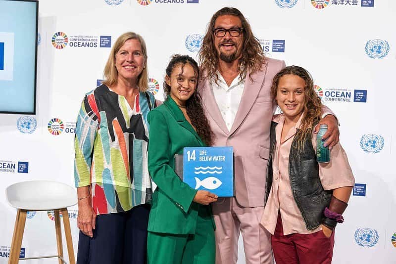 ジェイソン・モモアさんのインスタグラム写真 - (ジェイソン・モモアInstagram)「"Without a healthy ocean, life as we know it wouldn’t exist.”  We couldn’t agree more with @unep Advocate for Life Below Water Jason Momoa (@prideofgypsies).  The actor and activist has joined our SDG Circle of Supporters to help accelerate progress towards achieving the #GlobalGoals, especially Goal 14 to conserve and sustainably use our ocean, seas and marine resources.  “Our ocean is in trouble,” he stresses. “The time to act is now.”  From using environmentally-safe sunscreen, to protecting coral reefs when diving and boating, to only consuming sustainable fish and seafood, ending single use plastics, and raising your voice to encourage business practice for a healthier environment, each of us can take action to help #SaveOurOcean #ForNature and #ForCoral.  📷: #Throwback to 2022, when Jason Momoa – photographed here with his children and UNEP’s @susan.cgardner - was designated as UNEP Advocate for Life Below Water at the #UnitedNations Ocean Conference. (Photo: Mainei Kinimaka)  #ActNow」9月6日 23時05分 - prideofgypsies