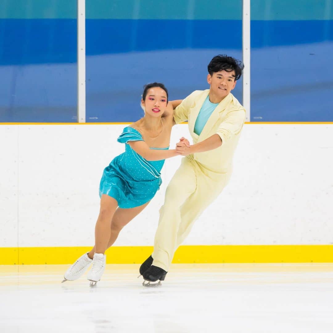 のインスタグラム：「7️⃣ NextGen skaters will be competing at the ISU Junior Grand Prix #4 in Osaka, 🇯🇵 from September 13-16, including recent Grand Prix 🥈 @chloe.nguyen14 & @brendan.giang!  Meet the team ⬇️   Women: @theroux.r1  Men: @_antho_skate_ @dat__sk8er__boi  Ice Dance: @chloe.nguyen14 & @brendan.giang @laylaveillon_ & @alex_brandys __________  7️⃣ patineurs NextGen participeront au Grand Prix junior #4 à Osaka 🇯🇵 du 13 au 16 septembre, y compris les médaillés d'🥈 du Grand Prix @chloe.nguyen14 & @brendan.giang!  Rencontrez l'équipe ⬆️   📸 @danielleearlphotography」