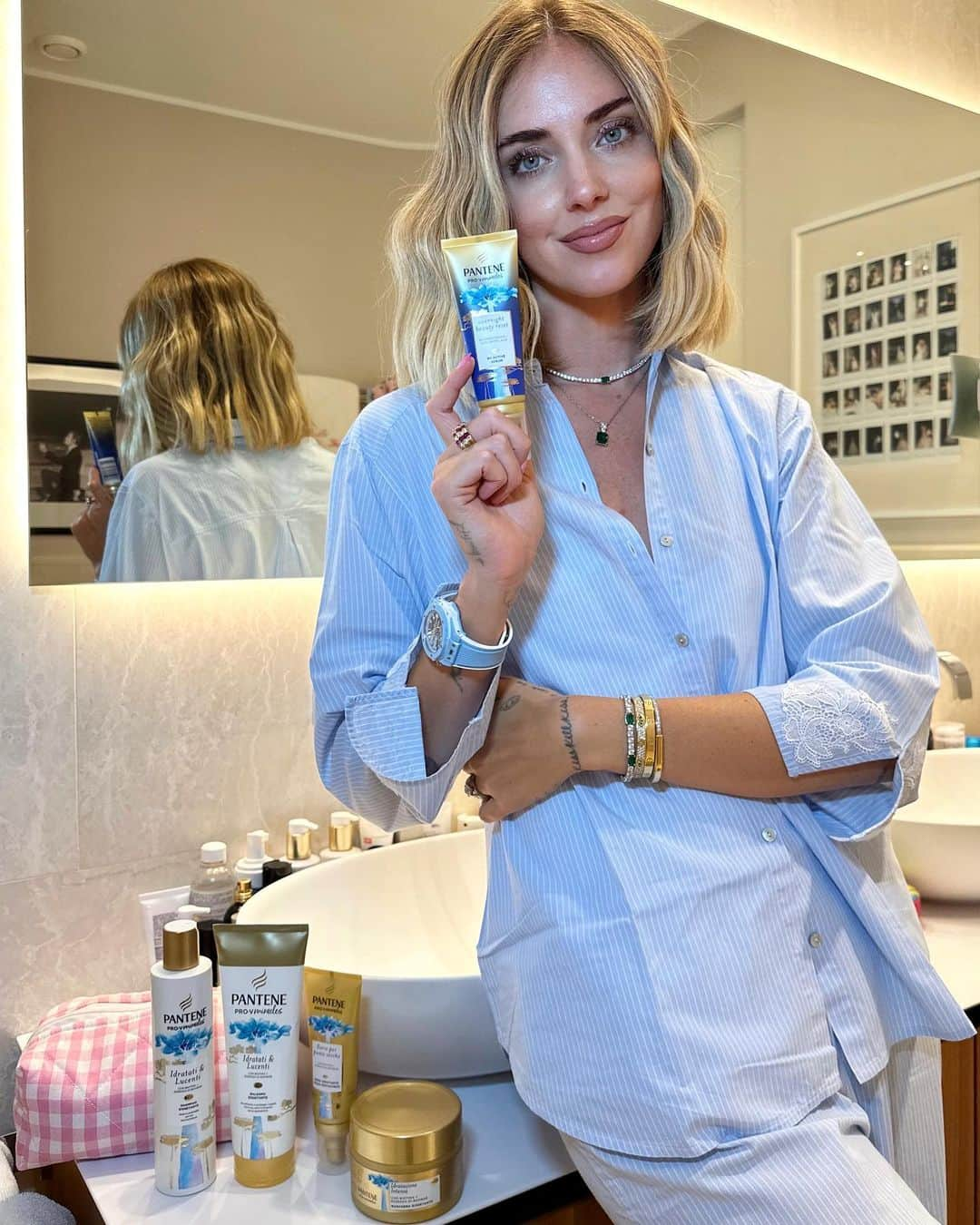 キアラ・フェラーニさんのインスタグラム写真 - (キアラ・フェラーニInstagram)「Night routine con il siero notte della linea Idratati e Lucenti di @capellipantene con acido ialuronico 💛 Ripara i danni, idrata i capelli e li rende super morbidi ✨ #adv #pantene」9月6日 23時09分 - chiaraferragni