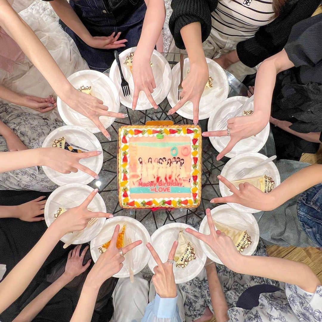 大谷映美里のインスタグラム：「デビュー6周年❣️🎂 今年の9月6日もメンバーみんなと過ごせて、 皆さんからお祝いのお言葉をいただけて、 ケーキもいっぱい食べさせてもらえて🥰 とっても幸せな1日になりました🌈💕 いつもありがとうございます💐これからもよろしくね🌙 大好きです！」