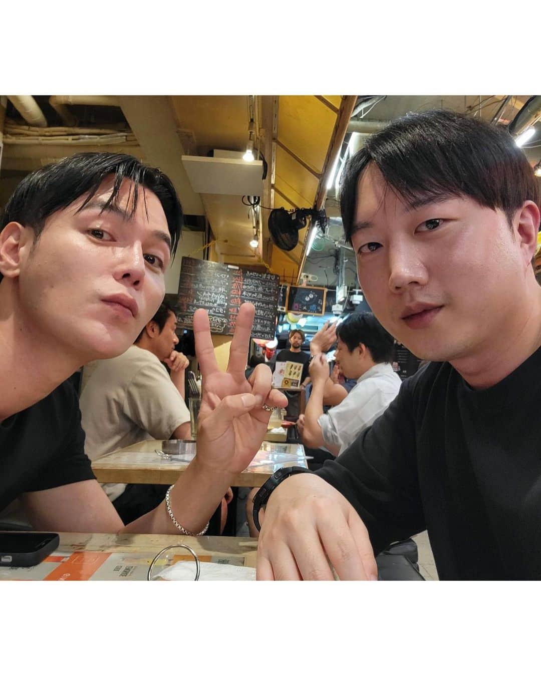 ジヒョク さんのインスタグラム写真 - (ジヒョク Instagram)「日本で10年友達と久々に日本観光」9月6日 23時20分 - xornjsz1