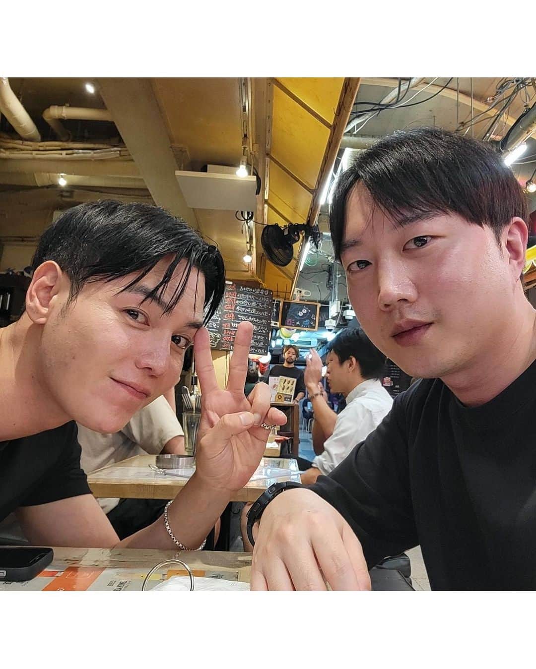 ジヒョク さんのインスタグラム写真 - (ジヒョク Instagram)「日本で10年友達と久々に日本観光」9月6日 23時20分 - xornjsz1