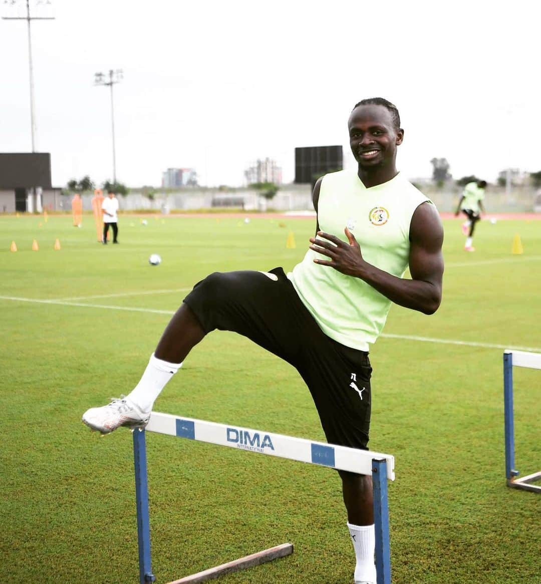 サディオ・マネさんのインスタグラム写真 - (サディオ・マネInstagram)「Here we go again!!🦁🇸🇳 ⚽️」9月6日 23時12分 - sadiomaneofficiel