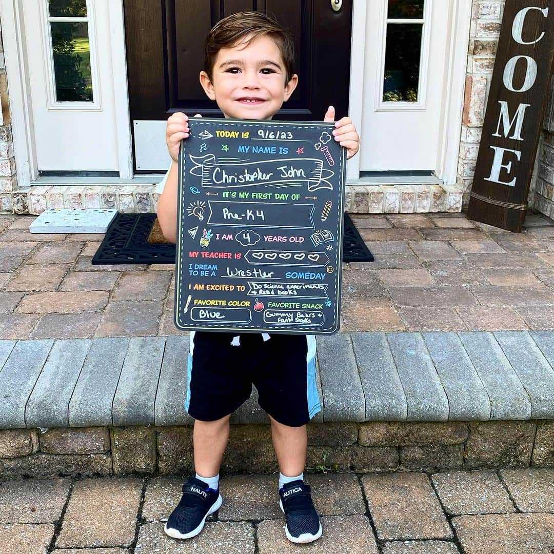 ディーナ・ニコール・コルテーゼのインスタグラム：「CJs first day of going to school full time .. I’m not crying 😢 😩 why is the time flying.. slow down!」