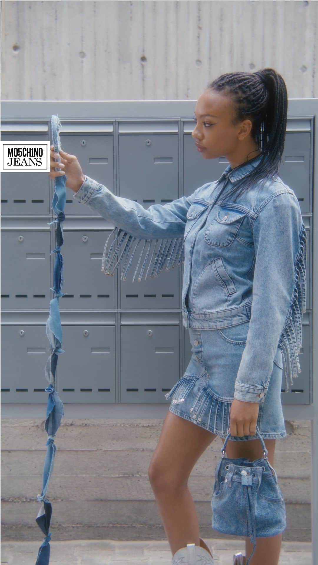 Moschinoのインスタグラム：「DENIM THAT KEEPS ON COMING   Set against the backdrop of the streets and the noise of the city, we introduce the latest M05CH1N0 JEANS pieces for your viewing (and wearing) pleasure.   #Moschino #MoschinoJeans」