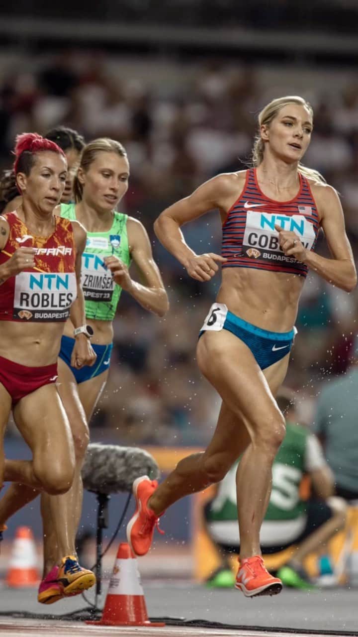 エマ・コバーンのインスタグラム：「Oh my. I don’t recommend racing a world championship steeplechase with a torn hamstring. It’s not very fun.   After I got home, I got an MRI which showed a pretty good tear in my hamstring.   The good news is that this will heal on its own (no surgery) and just need some rest and rehab. I look forward to racing with a healthy hamstring next year 😊 i bet it will be very fun.   (Pics @justinbritton)」