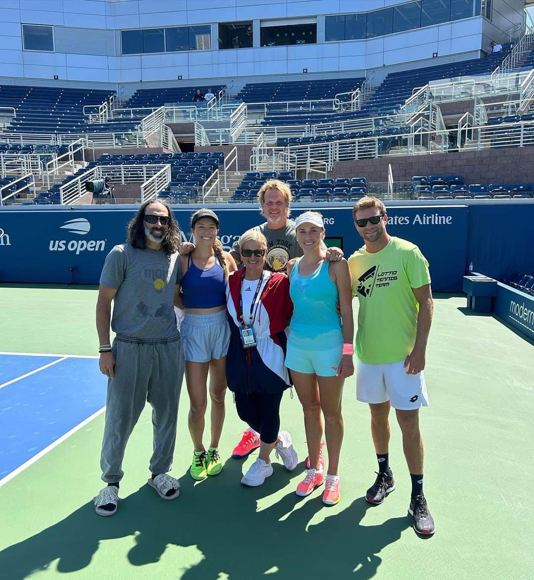 ダニエル・コリンズのインスタグラム：「Another @usopen in the books! What a fun few weeks living it up on and off the court 😁」