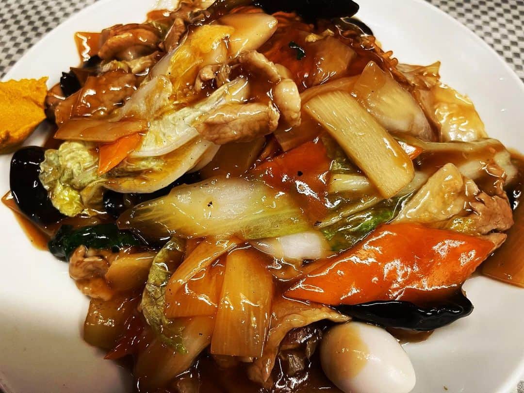 ですよ。のインスタグラム：「あんかけ焼きそば食べちゃって…  あーいとぅいまてーん！ #ですよ #プロ謝罪師」