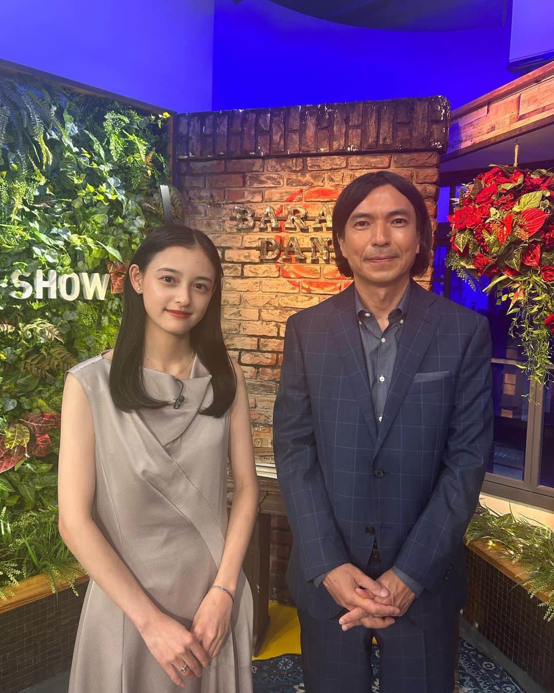 大峰ユリホのインスタグラム：「改めまして、TOKYO MX バラいろダンディ 約1ヶ月間 マンスリーアシスタントMCを務めさせて頂き ありがとうございました。  テレビ、MC、生放送、食リポ、中継、、、  初めての事も沢山経験させて頂き、MCのふかわさんに沢山助けていただきながら、無事に1ヶ月終えることができました。あっという間に終わってしまい寂しい気持ちでいっぱいですが、この1ヶ月で培ったことを今後にも活かしていきたいです。  優しくアドバイスをくださる番組スタッフの皆様、優しく迎え入れてくださったコメンテーターの皆様、番組を見て温かい言葉をくださる皆様、そして優しく引っ張ってくださったふかわさん、本当にありがとうございました🌹🌹」