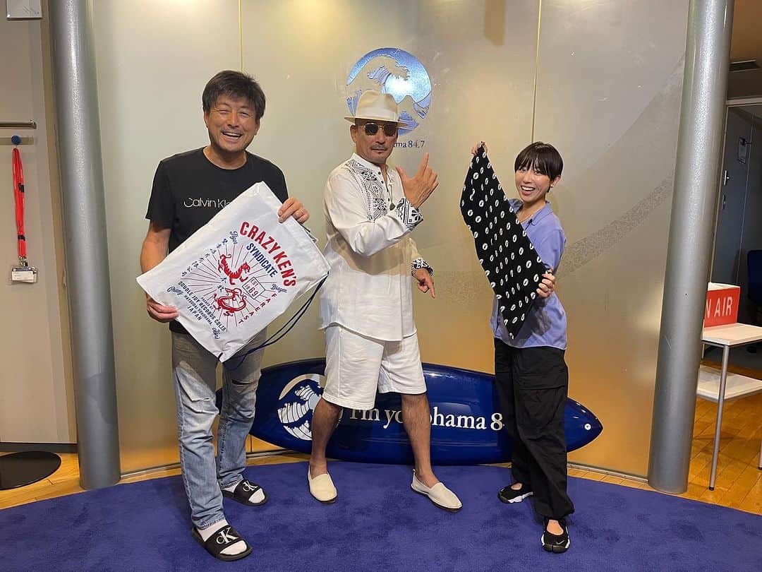 クレイジーケンバンド【公式】のインスタグラム：「FMヨコハマ クレイジーケンバンド 1DAY SPECIAL最後は「PRIME TIME」！ DJ栗原さん、村山水生さんありがとうございました！ 栗原さんとの掛け合いや村山さんとのアジア話など、昼間とは違ったトークが見所です！  by staff  #クレイジーケンバンド #crazykenband #横山剣 #prime847」