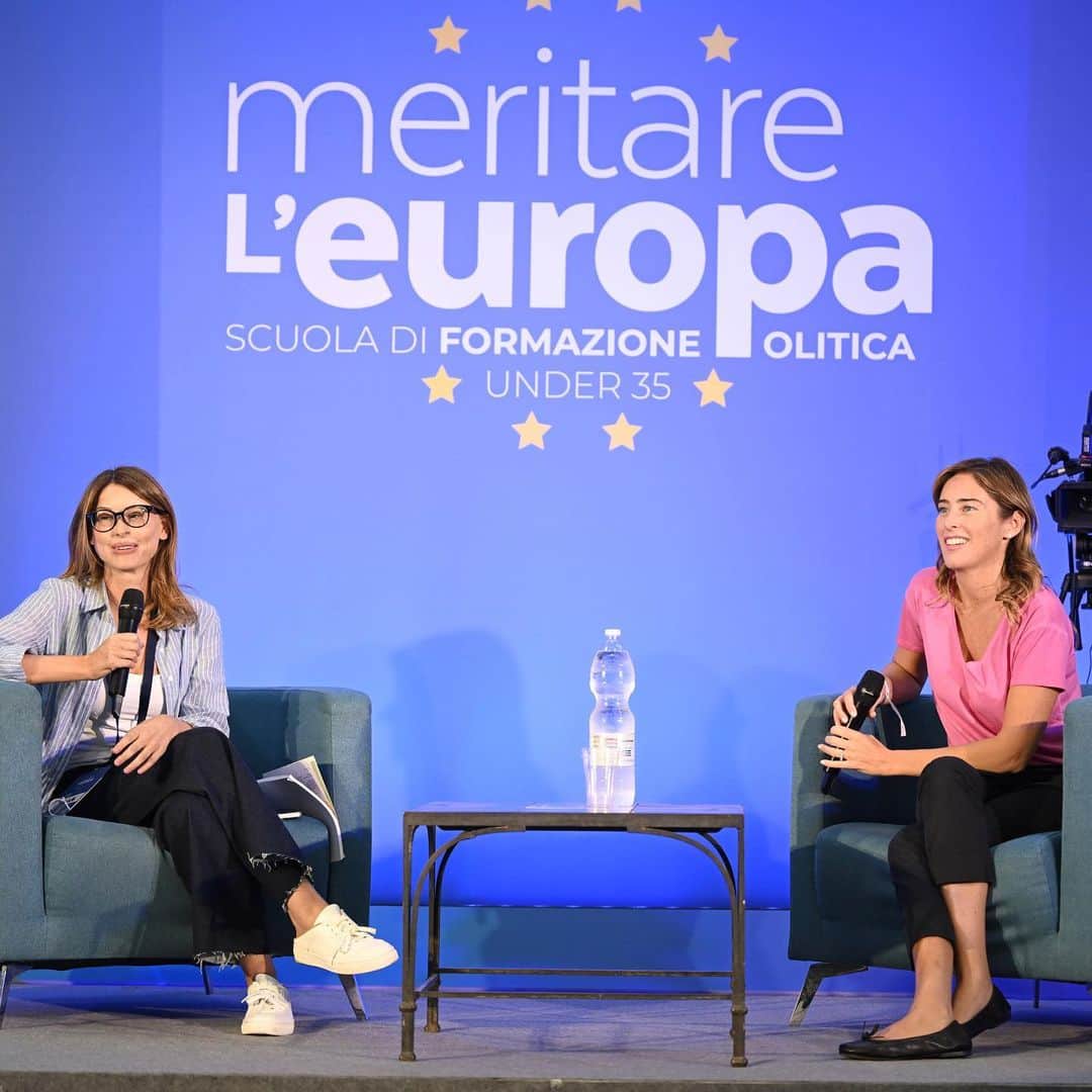 マッテオ・レンツィのインスタグラム：「Lucia Annibali oggi ci ha regalato una testimonianza di coraggio e bellezza. Combattere la violenza verso le donne è un dovere morale per tutti. E Lucia oggi si è messa in gioco con una forza straordinaria, regalandoci un momento di grande intensità ed emozione. Grazie Lucia, siamo orgogliosi di essere tuoi amici  #meritareleuropa2023」