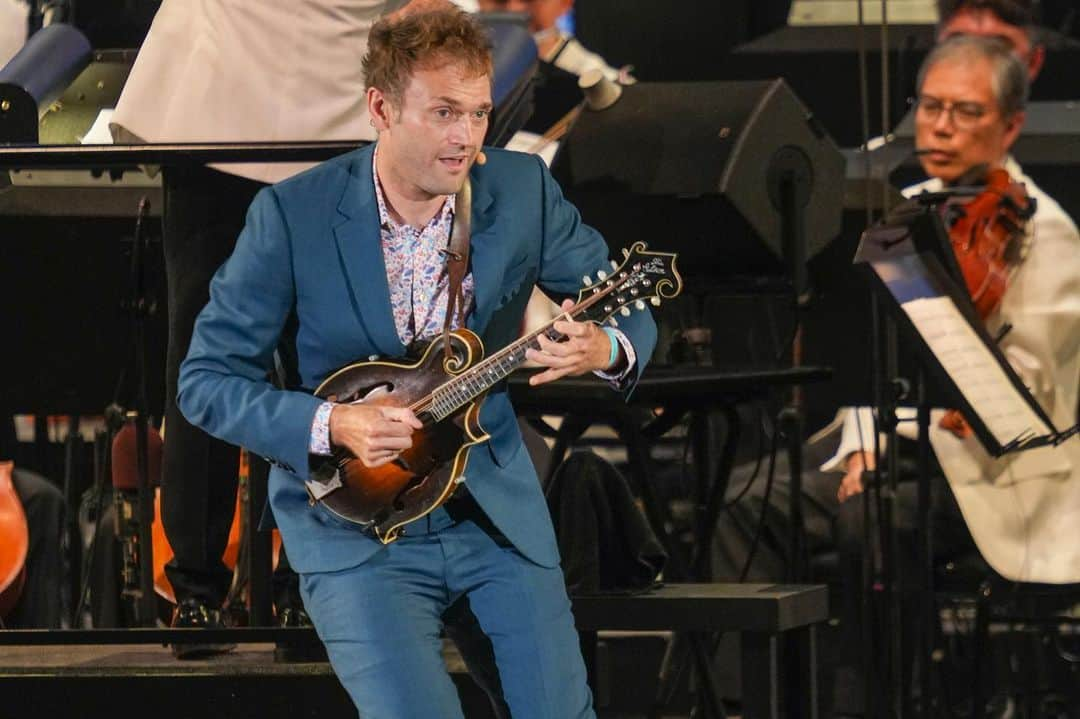 クレア・コフィーさんのインスタグラム写真 - (クレア・コフィーInstagram)「Thanks to @hollywoodbowl  for capturing the unique brand of mania that is #ATTENTION! and @christhile’s jazz hands… Kentucky, you ready?? @louisvilleorchestra, can’t wait to see you next week!」9月7日 0時03分 - clairecoffee