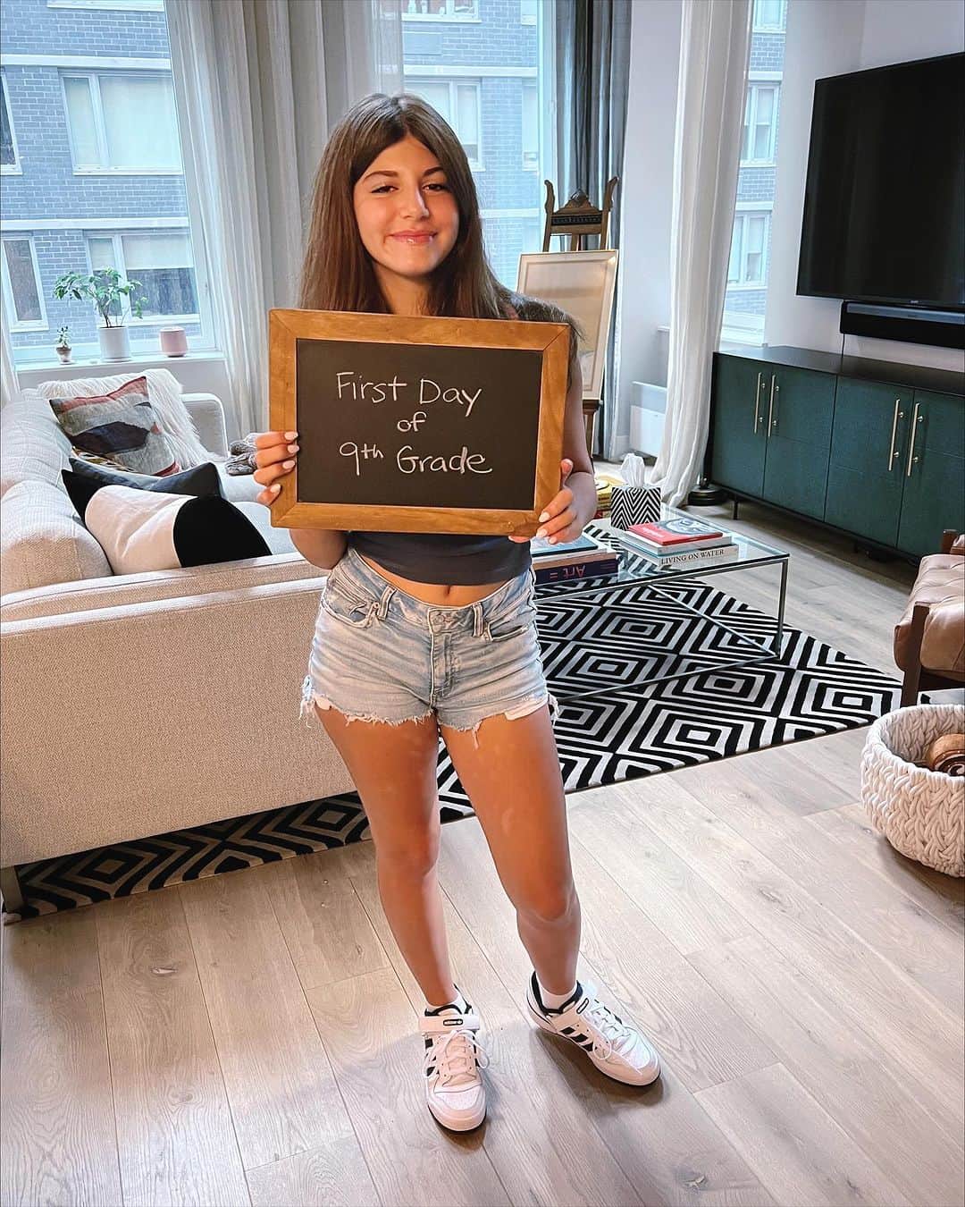 Ilana Wilesのインスタグラム：「Mazzy is off to high school today! I can’t believe it. I hope for many of you, this makes you feel as old as I do 😂 Wish her luck!!!」
