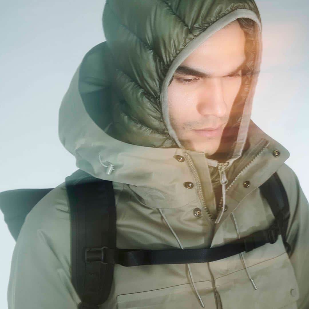シーピーカンパニーのインスタグラム：「The FW023 Metropolis series from C.P. Company features breathable yet water resistant pieces made using A.A.C. or ‘Advanced Adhesive Construction’. An inspired laser cutting technique that when applied to nylon/polyester microfibres welds them together with thermo sensitive adhesives and reduces seam bulk by 50%.   Shop the new collection at the link in bio.」