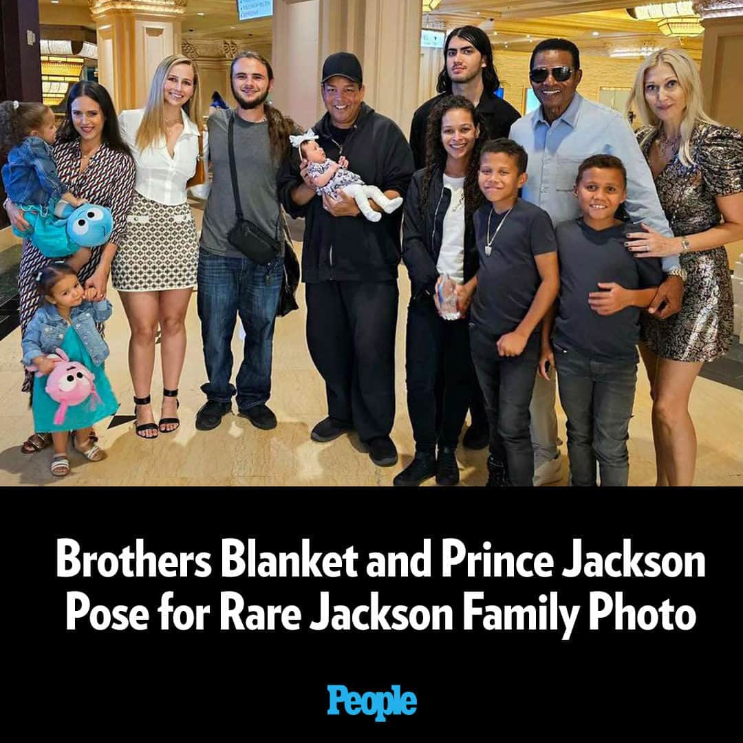People Magazineさんのインスタグラム写真 - (People MagazineInstagram)「Michael Jackson is being remembered by his loved ones. Just days after Bigi Jackson (formerly known as Blanket) and Prince Jackson were spotted at Mandalay Bay Resort and Casino, where Cirque du Soleil’s Michael Jackson ONE show is performed, the brothers posed for a rare family photo. | 📷: Instagram」9月7日 0時30分 - people