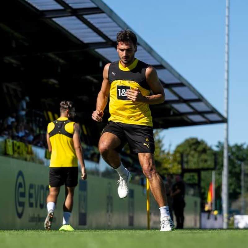 のインスタグラム：「Da ist er, euer heiß ersehnter Trainingspost 👀」