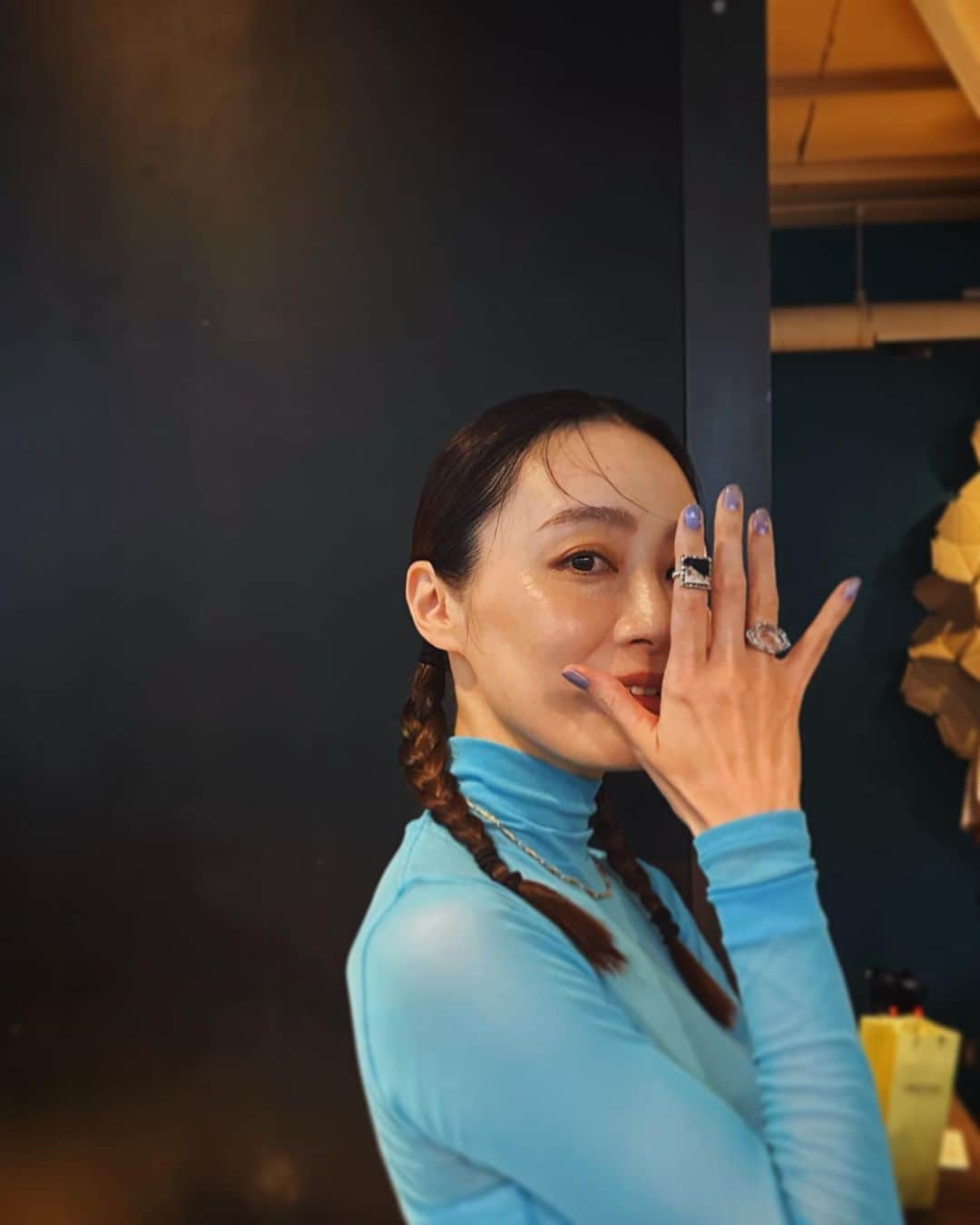 樹神さんのインスタグラム写真 - (樹神Instagram)「同じ会場でAdlin Hueの新作も見せていただきました。 ひとつひとつが唯一無二の存在。すてき。 大人の手指にはちょっと大ぶりが似合うね、っていう話。  安竹ちゃん、いつも素敵なお誘いありがとうございます♪ @kazumi.yasutake   #adlinhue  #アドリンヒュー」9月7日 0時20分 - kotamaofficial